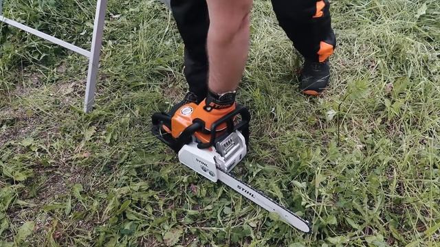 Как завести бензопилу Штиль / Запуск бензопилы на примере Stihl MS 180 и Stihl MS 250 C-BE смотреть онлайн