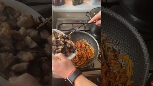 Как приготовить тушеную капусту со свининой | простой рецепт | #shorts смотреть онлайн