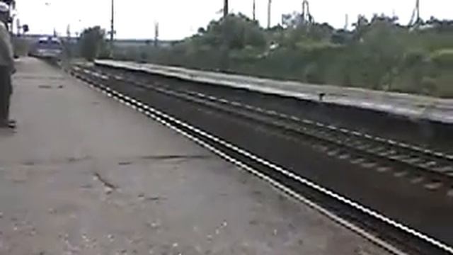 Электричка Красноград -Харьков прибывает на о.п Ко смотреть онлайн