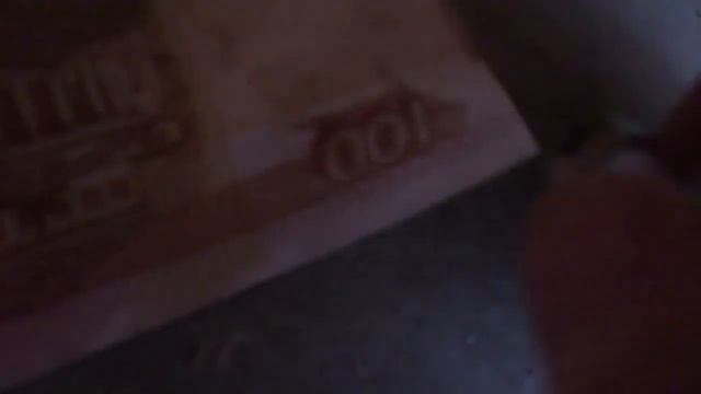 ВНИМАНИЕ В Магнитах и Пятёрочках на кассе дают сдачу фальшивыми деньгами 100 и 500 руб смотреть онлайн