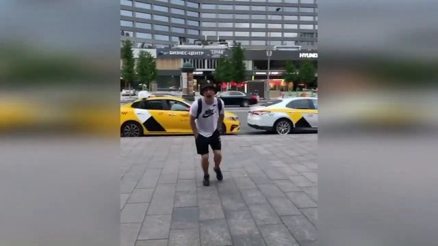 Литвин скинул доставщика еды с велосипеда дроном смотреть онлайн