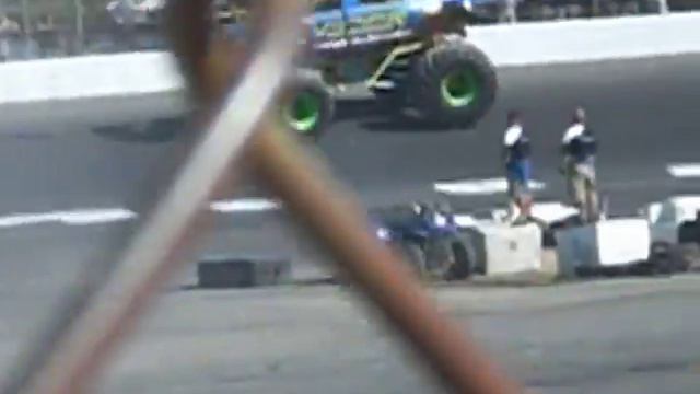 Riverhead Raceway Labor Day 2008 - VIPER Monster Truck смотреть онлайн