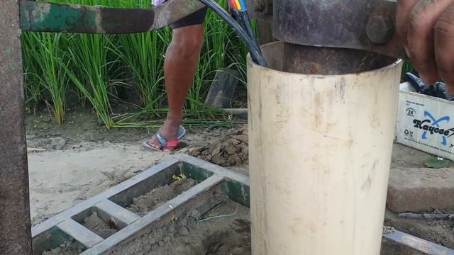 Submersible motor ke Bor ko Air lock karyein смотреть онлайн
