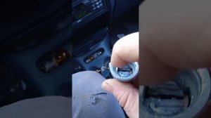 Как завести автомобиль без ключа зажигания