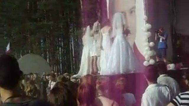 Бросание букета на свадьбе. Селигер-2010 смотреть онлайн