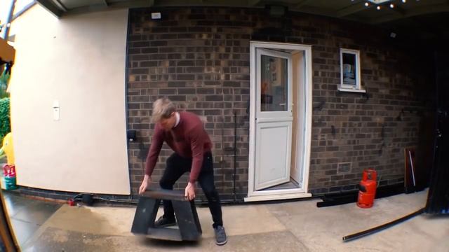 Колин Ферз на русском | 11 метровый маятник с фейерверками (часть 1) | colinfurze смотреть онлайн