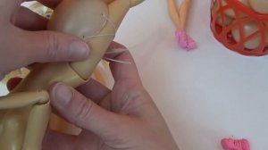 4 БЕРЕМЕННЫЕ БАРБИ ХОТЯТ В БАССЕЙН! Купальники для кукол из маски и живот из яйца Лайфхаки для куко