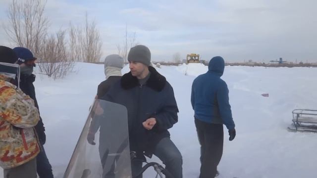 Как знаменитый общественник Шевчик спасается от Барсовского трактора и его людей г Сургут смотреть онлайн