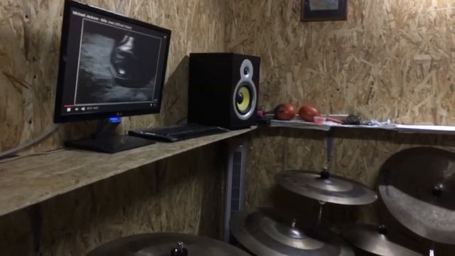 В первый раз Павел играет на барабанах смотреть онлайн