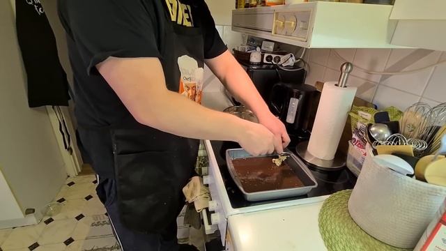 First time! Swedes try Betty Crocker cookie brownie bars!! смотреть онлайн