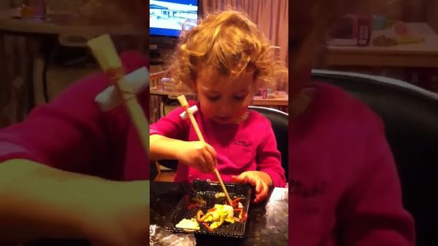 28 months old and chopsticks--- Алина ест суши смотреть онлайн
