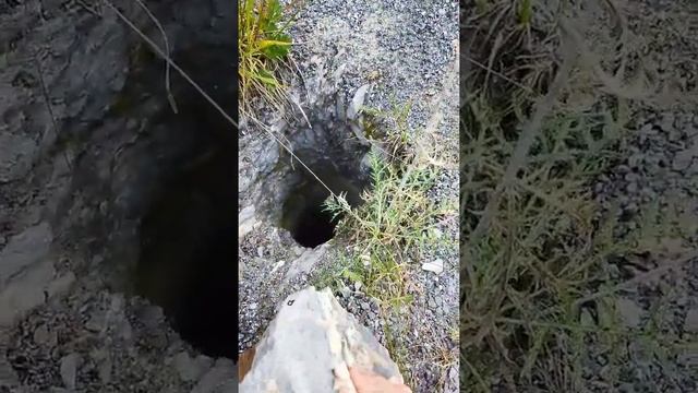 Очень глубокая скважина. Попробую спустить камень смотреть онлайн