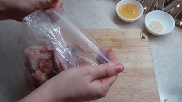 Куриные КРЫЛЫШКИ в чесночно соевом соусе! За уши не оттащишь так ВКУСНО! смотреть онлайн