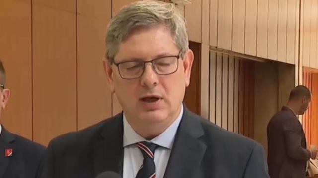 Smer SSD: RTVS si urobila opäť hanbu! Je zarážajúce čo stvára Makara v o 5 minút 12 !! смотреть онлайн