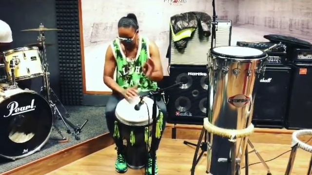 Djembe rhythms and grooves by Everaldo Santa Fé смотреть онлайн