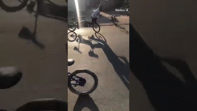 Soweto spinning bikes at famous Vilakazi street and Hector Peterson смотреть онлайн