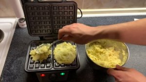 Обзор вафельницы Kitfort KT-1620. Приготовление картофельных вафель