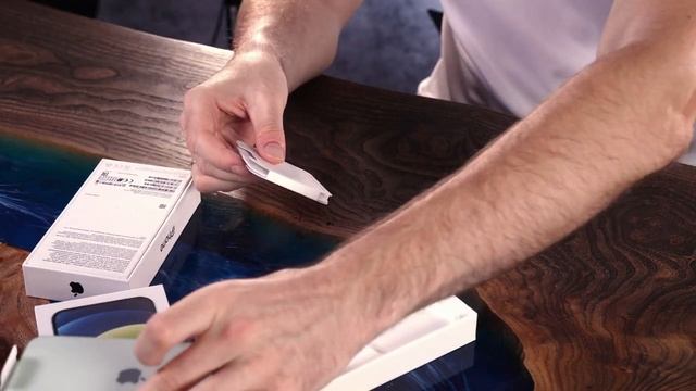 Что в комплекте IPhone 12 и 12 Mini?