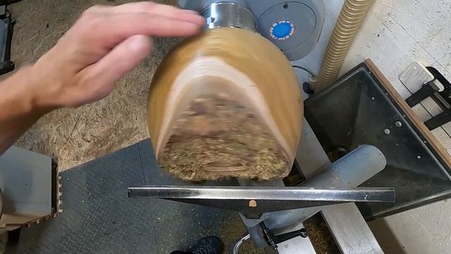 Woodturning - Laburnum Log To Bowl
