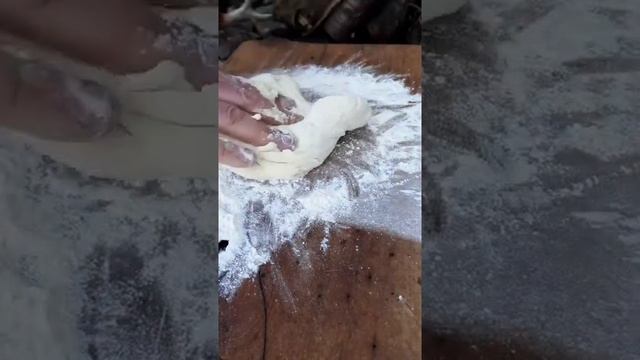 Булочка с мёдом из домашней печи смотреть онлайн