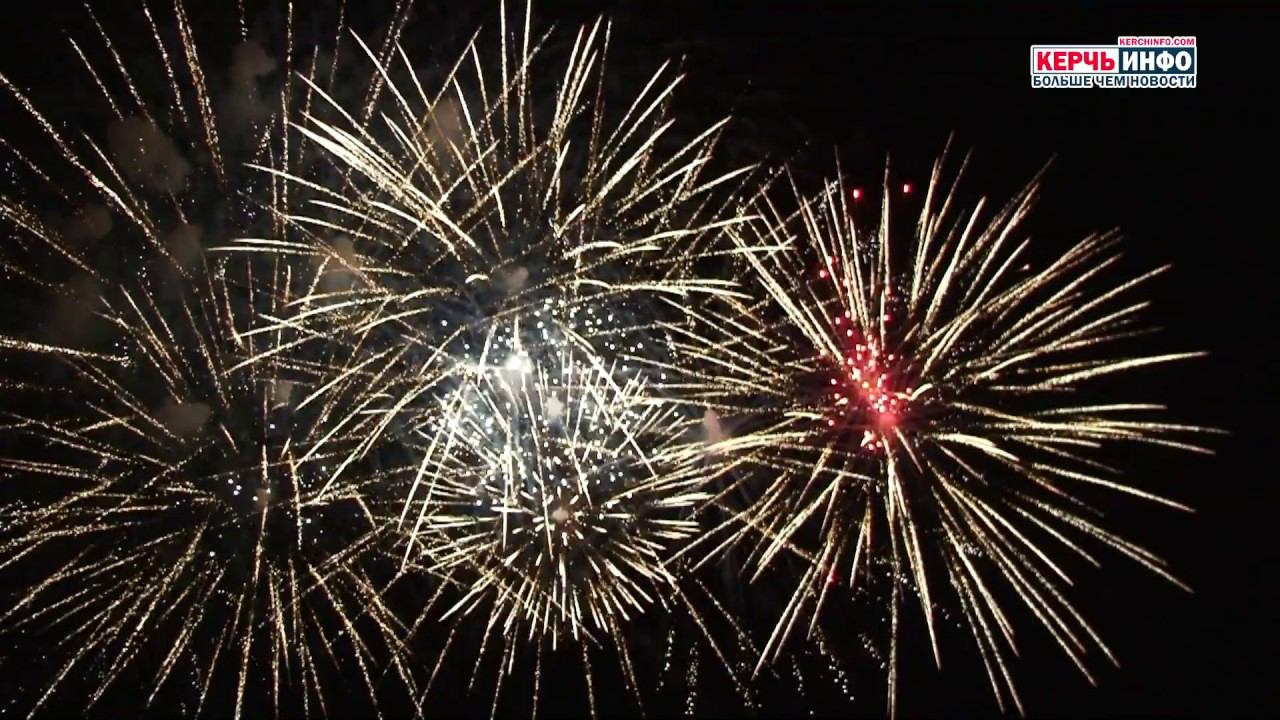 Фейерверк в Керчи после факельного шествия смотреть онлайн