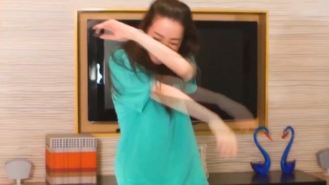 Whole World Stops And Stares For A While ? Amazing Dilraba!