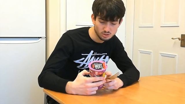 Gimp in Stüssy shirt reviews Beef Pho Pot Noodle смотреть онлайн