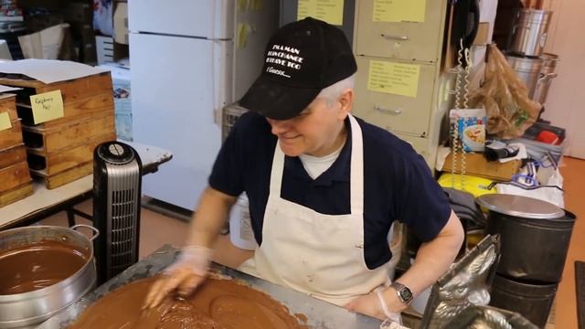 Our Secret To Filling Hollow Chocolate Molds смотреть онлайн