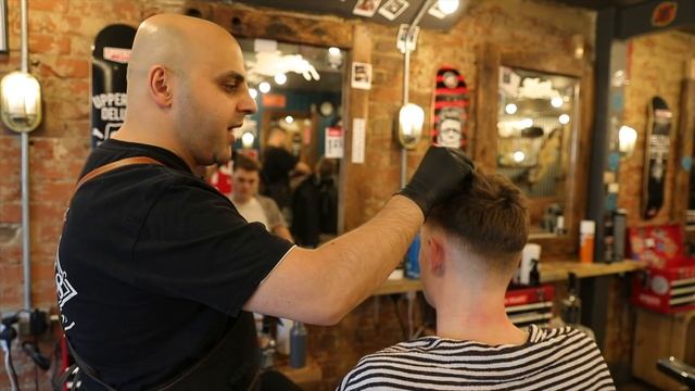 Men's Skin Fade Quiff Haircut смотреть онлайн