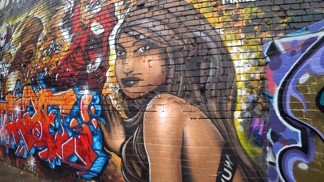 Прогулка по Шордичу (SHOREDITCH): Родина хипстеров и стритарта смотреть онлайн