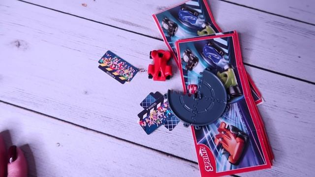 Kinder vlog: Сломала редкую игрушку| Сравниваю принцесс | Как работает трек из Kиндера?! смотреть онлайн