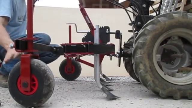 Adjustable Frame Cultivator for Walk-Behind Tractors: Earth Tools 1st Generation смотреть онлайн