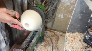 Как выточить простую чашку из дерева.