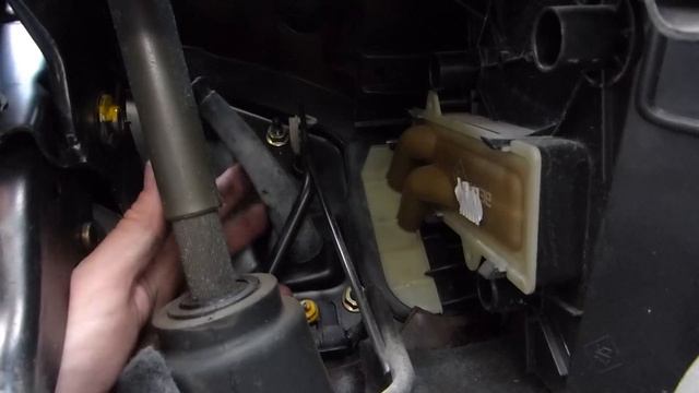 Comment démonter le compteur et câble de compteur de vitesse sur Clio 1 смотреть онлайн