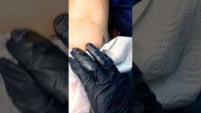 A Lion's head tattoo. смотреть онлайн