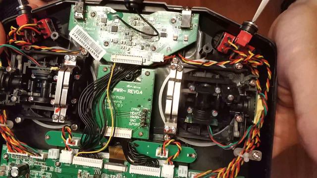 Taranis QX7 #1 Регулировка усилия на стиках. смотреть онлайн