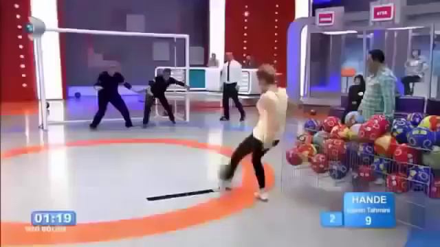 Ben Bilmem Eşim Bilir Gögüs Frikik смотреть онлайн