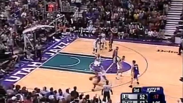 Raja Bell chase-down block on Gary Payton - 3/8/2004 смотреть онлайн