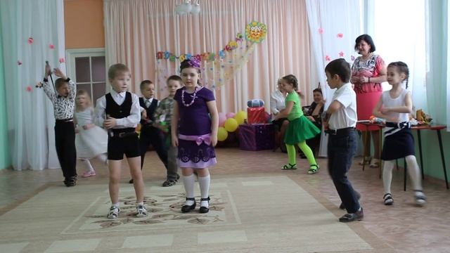 танец Казаки, д/с № 44 г.Копейск смотреть онлайн