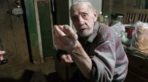 В 94 года дедушка Саша делает все сам!!!