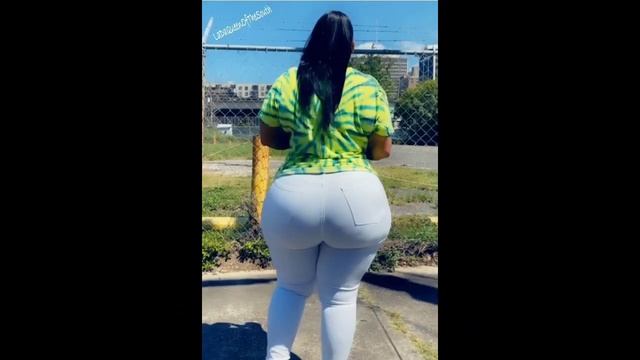 THE PHOTO COLLECTIONS OF AN INSTAGRAM CURVY @LALA/ PLUS SIZE/ CURVY MODEL/ FASHION NOVA/