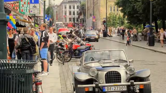 FROM KARL JOHAN + STORTORGET, OSLO 2010 смотреть онлайн