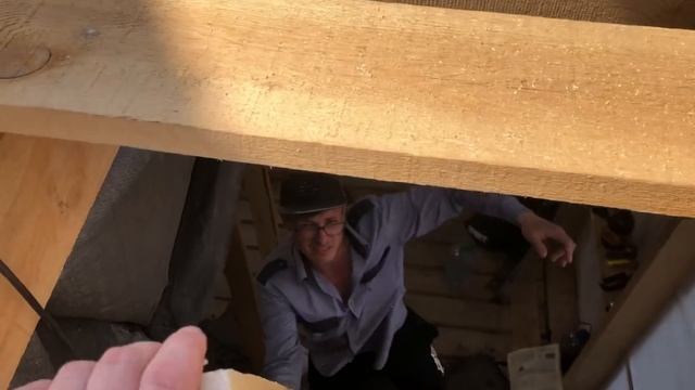 Реконструкция старого бревенчатого дома вдвоем за полтора месяца Честь 3( крыша ) смотреть онлайн