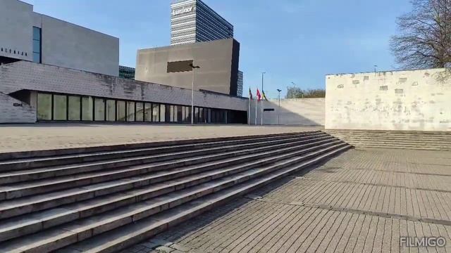 ПРОГУЛКА. Вильнюс в объятиях цветущей сакуры. Vilnius. Walking.