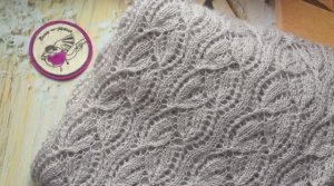 Красивый палантин спицами.  МК по ажурному узору..mp4