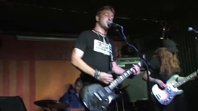 ВИА Плохая Музыка - 7/13 - Красный Цвет (live in zoccolo 27.07.11) смотреть онлайн