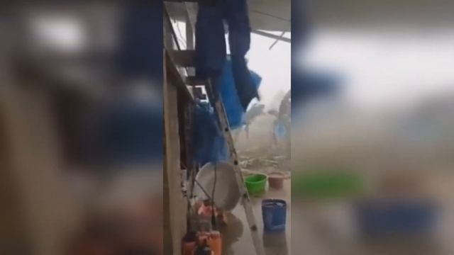 Crazy Hailstorm on the streets of Bolivia! The rivers carry cars away! смотреть онлайн