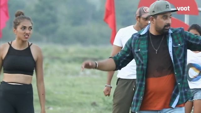 Splitsvilla Task Fest | Arushi Dutta Vs Roshini - The Wrestling Match смотреть онлайн