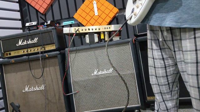 Marshall Major 1970 + 4 x Celestion G12H RedBack 150w + silver guitar cables + silver plectrum. смотреть онлайн