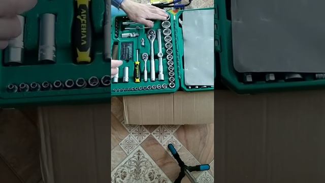 Небольшой обзор на набор инструментов от Арсенал, на 82 предмета.#ARSENALTOOLS,#НАБОРИНСТРУМЕНТОВ. смотреть онлайн